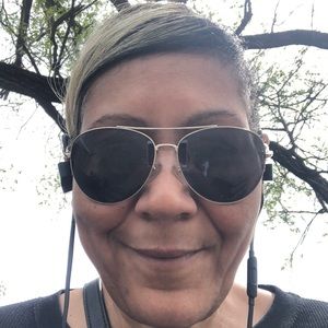 Meet your Posher, Santi